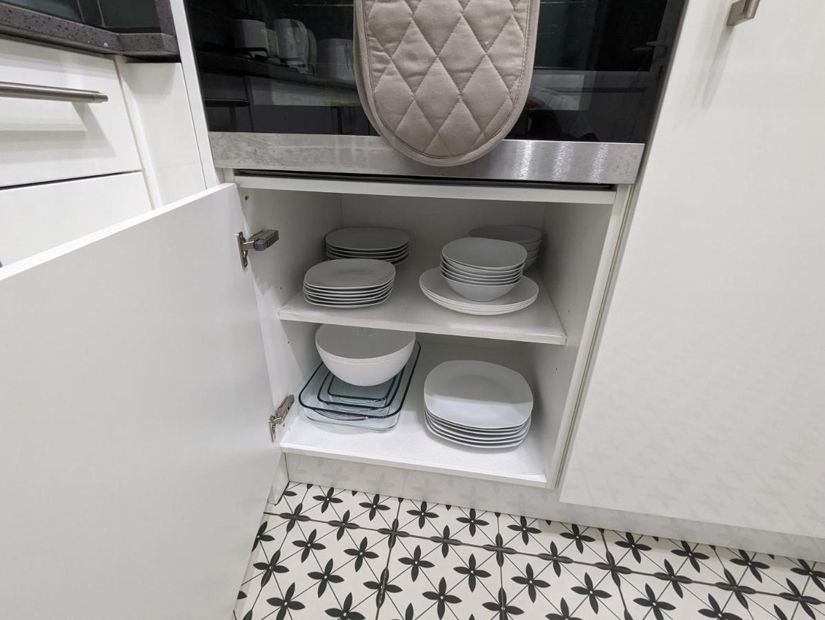 Fantastic 3-Bedroom House In London Morden  Ngoại thất bức ảnh