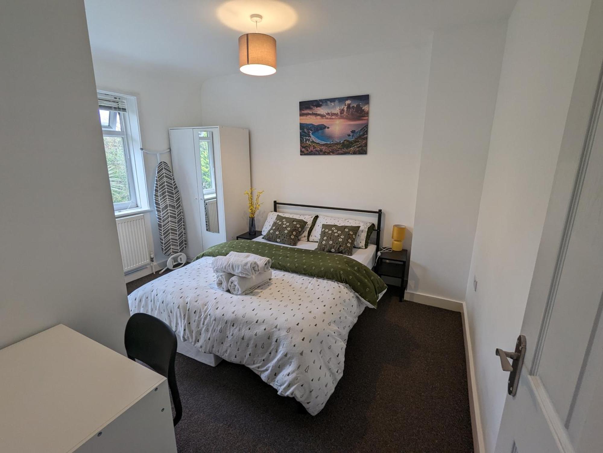 Fantastic 3-Bedroom House In London Morden  Ngoại thất bức ảnh
