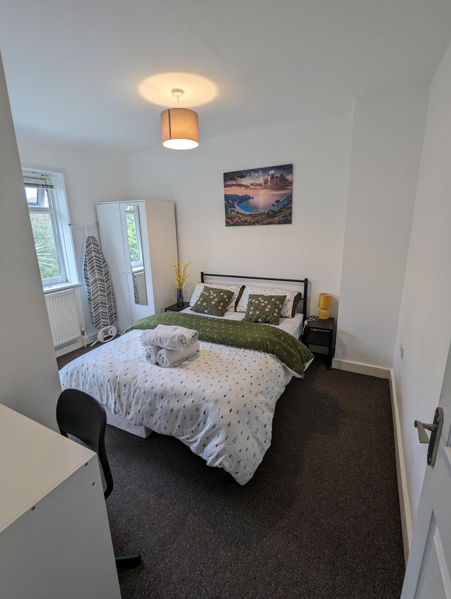 Fantastic 3-Bedroom House In London Morden  Ngoại thất bức ảnh