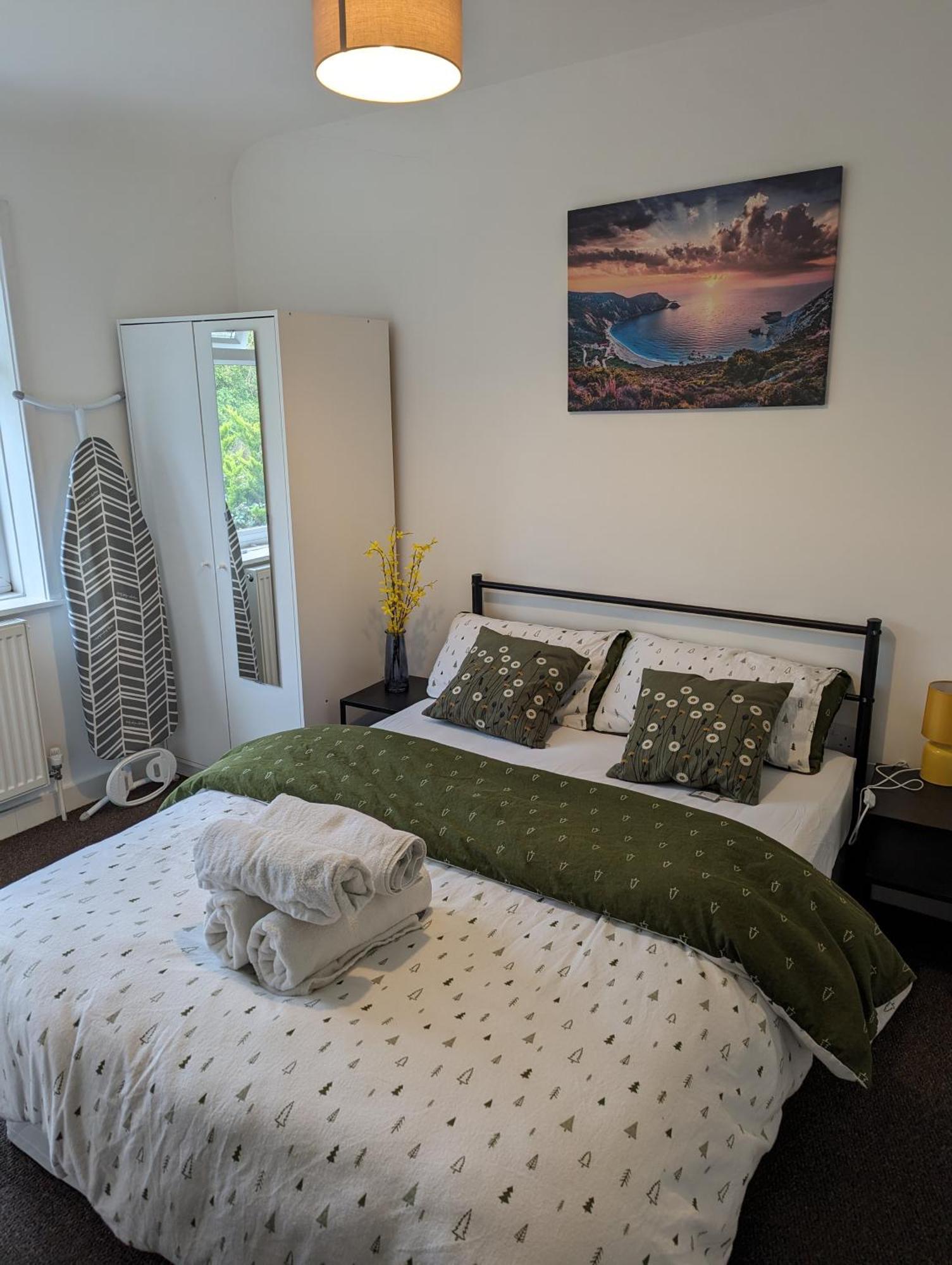 Fantastic 3-Bedroom House In London Morden  Ngoại thất bức ảnh