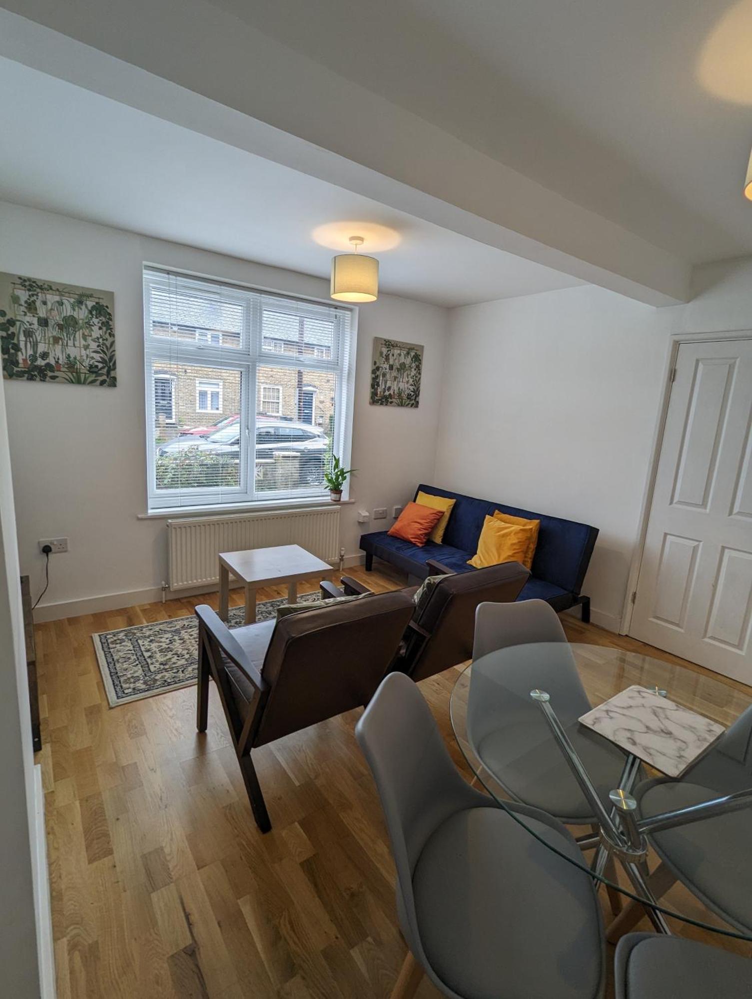 Fantastic 3-Bedroom House In London Morden  Ngoại thất bức ảnh