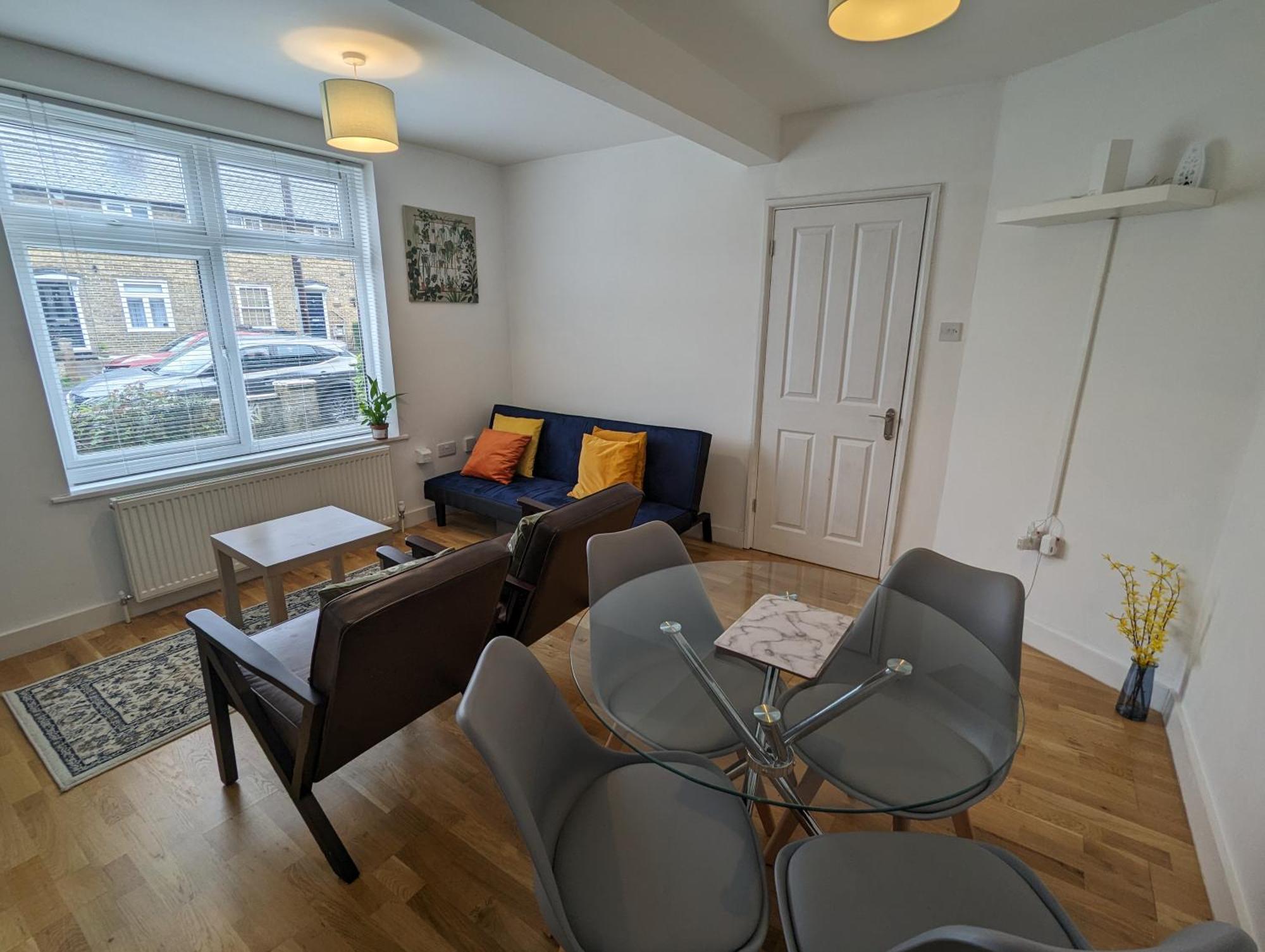 Fantastic 3-Bedroom House In London Morden  Ngoại thất bức ảnh