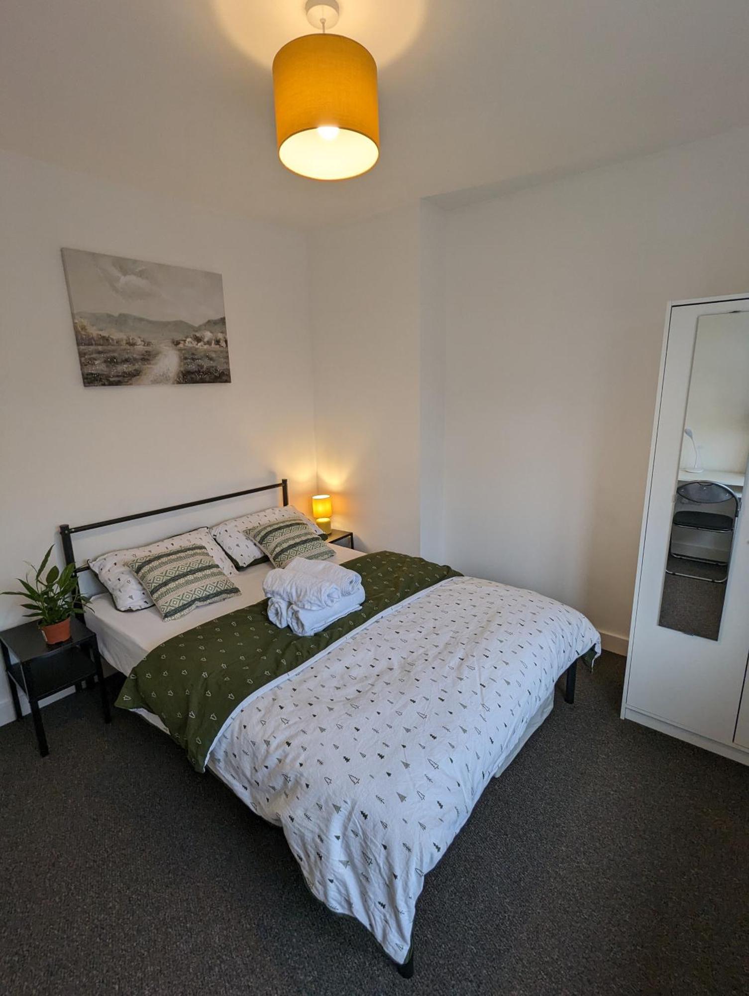Fantastic 3-Bedroom House In London Morden  Ngoại thất bức ảnh